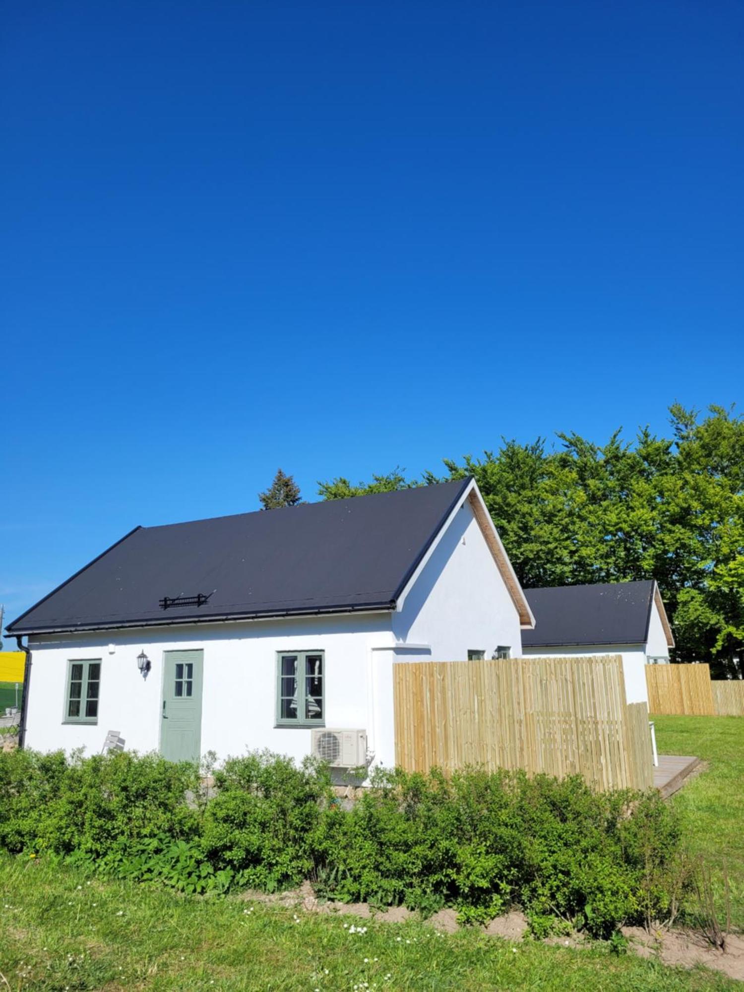 Litet Hus I Mysig By Naera Havet Villa Ystad Exterior photo