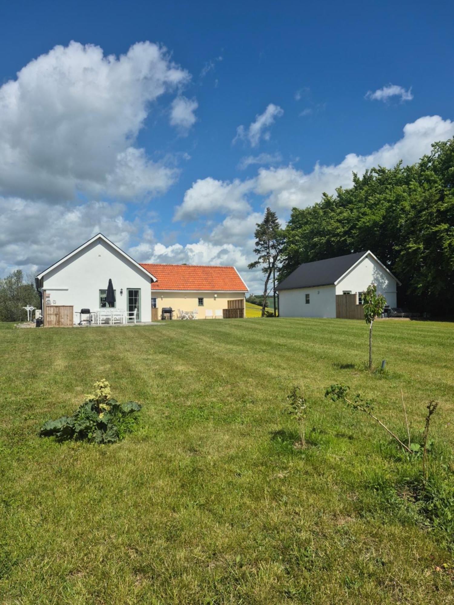 Litet Hus I Mysig By Naera Havet Villa Ystad Exterior photo